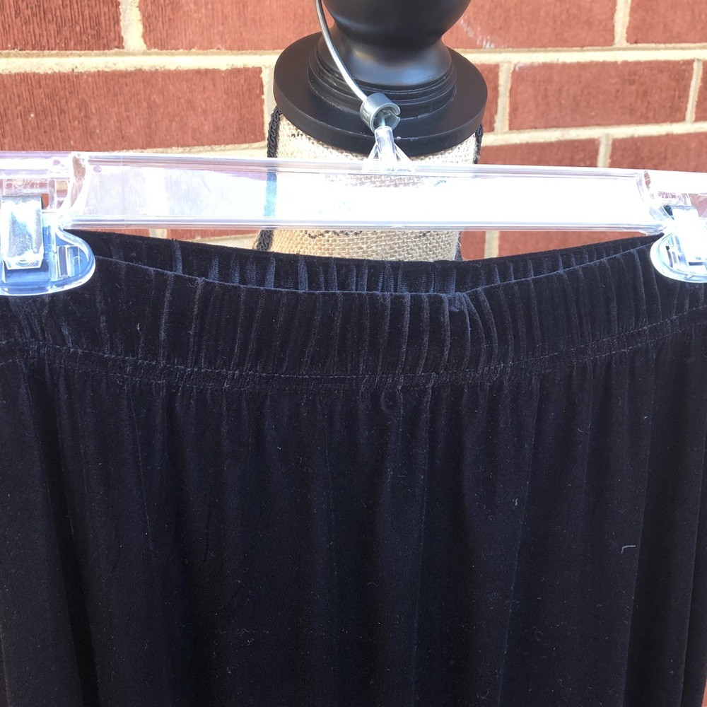 ⚜️ Holiday Ready Calf Length Velour Skirt 🎄🎄 - Picture 7 of 8